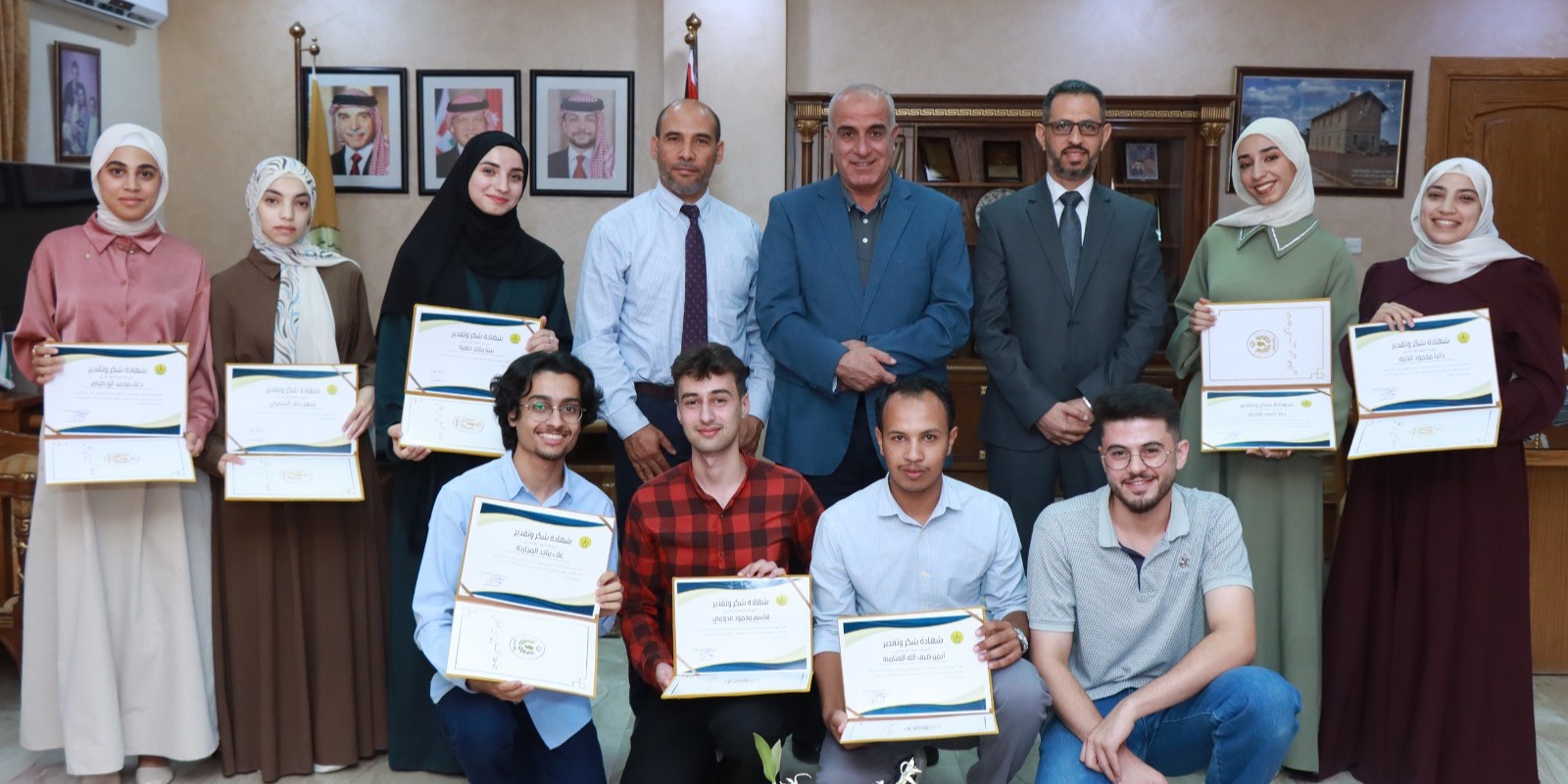  رئيس جامعة الحسين بن طلال يكرم الطلبة الفائزون في المهرجان الوطني التكنولوجي الثاني عشر لمشاريع التخرج.